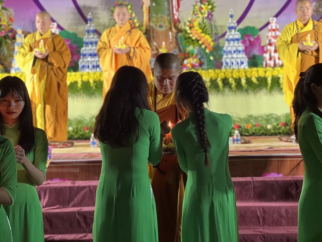 Chùa Đống Cao - Thanh Hoá: Đêm Hội Hoa Đăng Kỷ Niệm Đức Phật A Di Đà