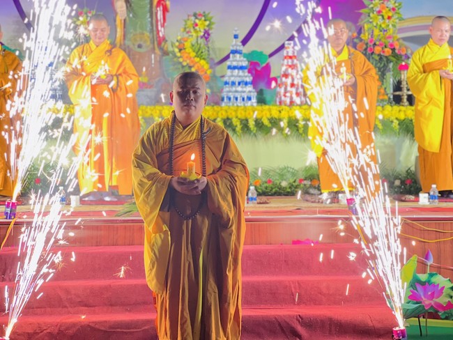 Chùa Đống Cao - Thanh Hoá: Đêm Hội Hoa Đăng Kỷ Niệm Đức Phật A Di Đà