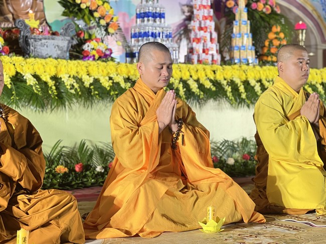 Chùa Đống Cao - Thanh Hoá: Đêm Hội Hoa Đăng Kỷ Niệm Đức Phật A Di Đà