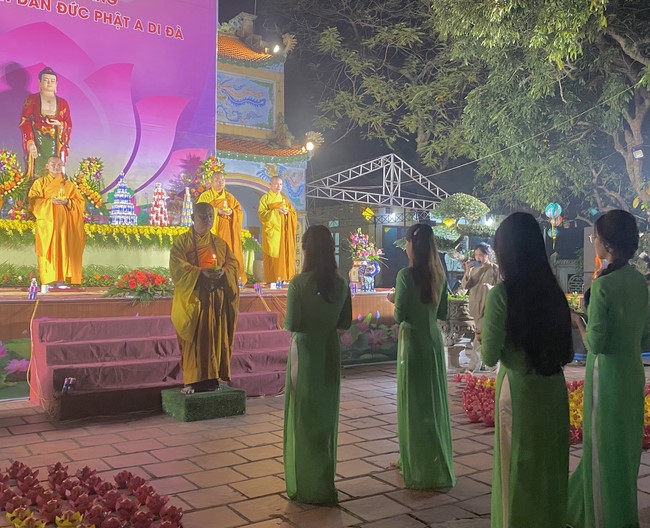 Chùa Đống Cao - Thanh Hoá: Đêm Hội Hoa Đăng Kỷ Niệm Đức Phật A Di Đà