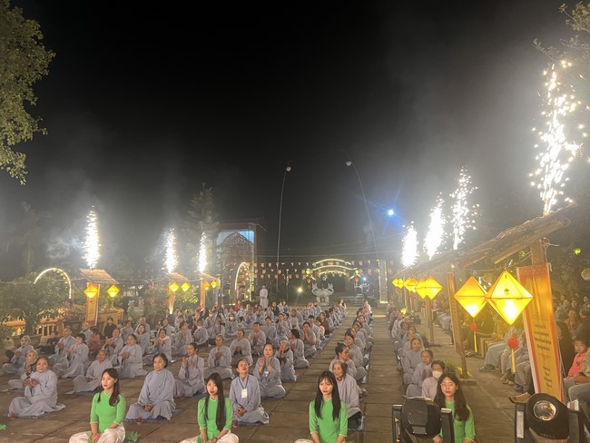 Chùa Đống Cao - Thanh Hoá: Đêm Hội Hoa Đăng Kỷ Niệm Đức Phật A Di Đà