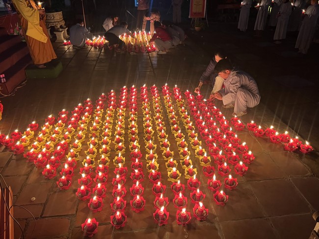 Chùa Đống Cao - Thanh Hoá: Đêm Hội Hoa Đăng Kỷ Niệm Đức Phật A Di Đà