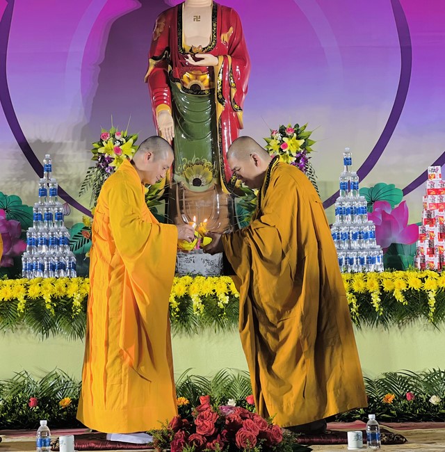 Chùa Đống Cao - Thanh Hoá: Đêm Hội Hoa Đăng Kỷ Niệm Đức Phật A Di Đà