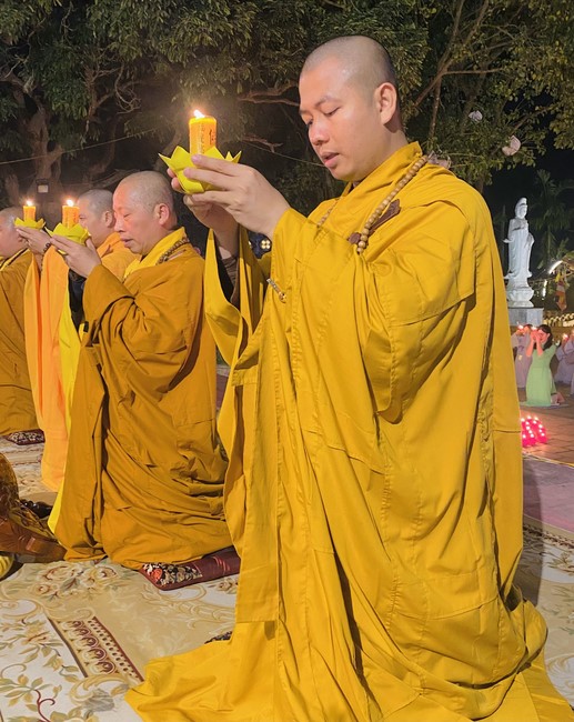 Chùa Đống Cao - Thanh Hoá: Đêm Hội Hoa Đăng Kỷ Niệm Đức Phật A Di Đà