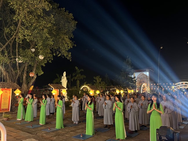 Chùa Đống Cao - Thanh Hoá: Đêm Hội Hoa Đăng Kỷ Niệm Đức Phật A Di Đà