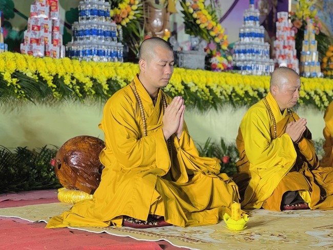 Chùa Đống Cao - Thanh Hoá: Đêm Hội Hoa Đăng Kỷ Niệm Đức Phật A Di Đà