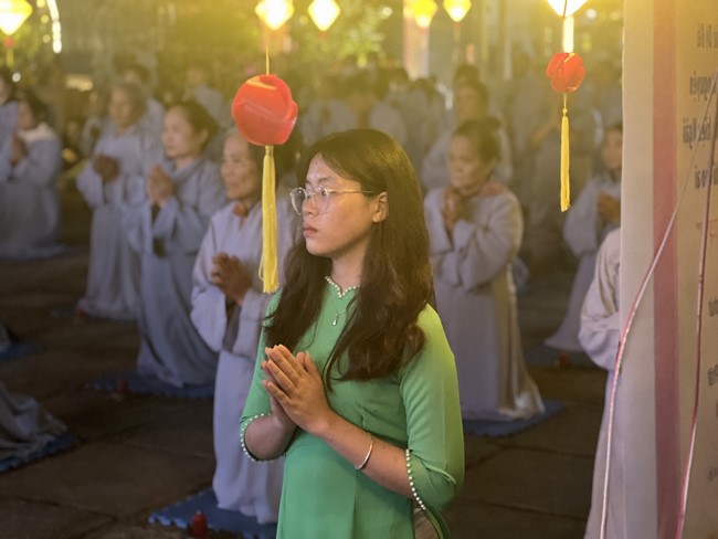 Chùa Đống Cao - Thanh Hoá: Đêm Hội Hoa Đăng Kỷ Niệm Đức Phật A Di Đà