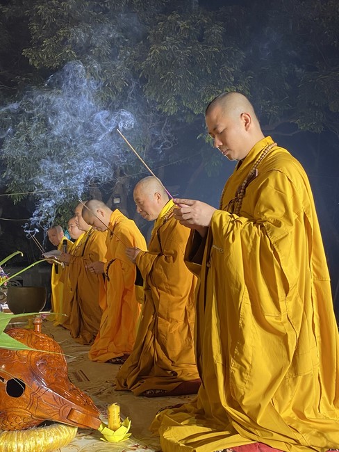 Chùa Đống Cao - Thanh Hoá: Đêm Hội Hoa Đăng Kỷ Niệm Đức Phật A Di Đà