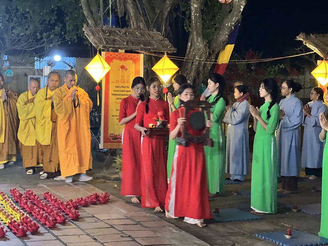 Chùa Đống Cao - Thanh Hoá: Đêm Hội Hoa Đăng Kỷ Niệm Đức Phật A Di Đà