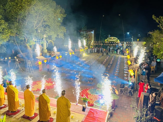 Chùa Đống Cao - Thanh Hoá: Đêm Hội Hoa Đăng Kỷ Niệm Đức Phật A Di Đà