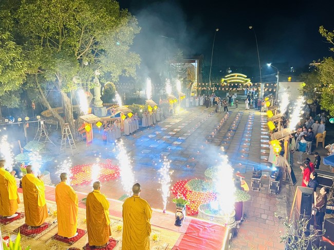 Chùa Đống Cao - Thanh Hoá: Đêm Hội Hoa Đăng Kỷ Niệm Đức Phật A Di Đà