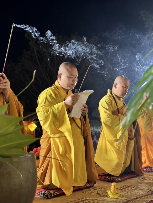 Chùa Đống Cao - Thanh Hoá: Đêm Hội Hoa Đăng Kỷ Niệm Đức Phật A Di Đà