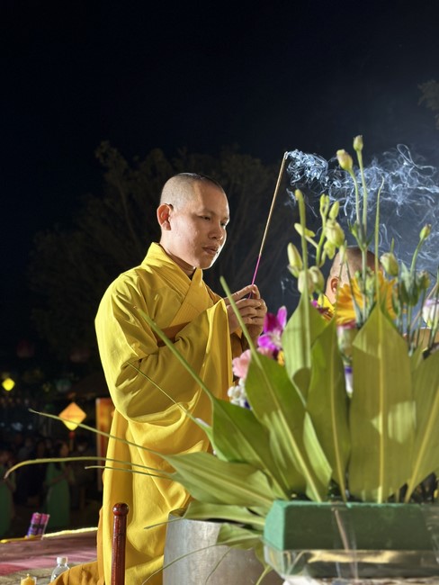 Chùa Đống Cao - Thanh Hoá: Đêm Hội Hoa Đăng Kỷ Niệm Đức Phật A Di Đà