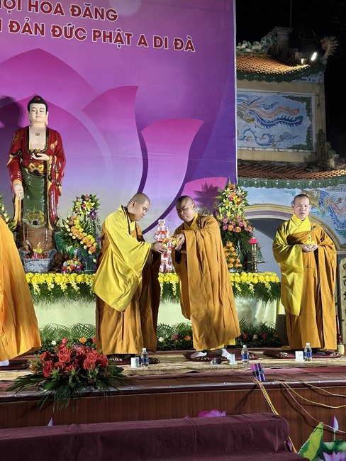 Chùa Đống Cao - Thanh Hoá: Đêm Hội Hoa Đăng Kỷ Niệm Đức Phật A Di Đà