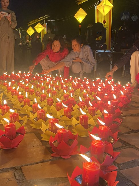 Chùa Đống Cao - Thanh Hoá: Đêm Hội Hoa Đăng Kỷ Niệm Đức Phật A Di Đà