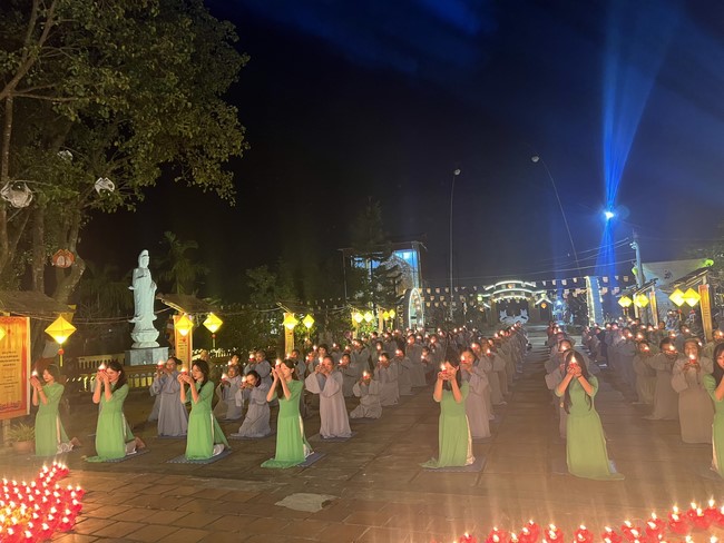 Chùa Đống Cao - Thanh Hoá: Đêm Hội Hoa Đăng Kỷ Niệm Đức Phật A Di Đà