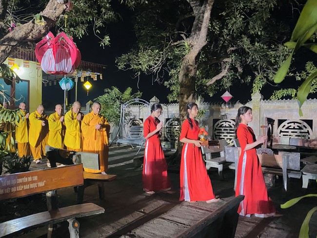 Chùa Đống Cao - Thanh Hoá: Đêm Hội Hoa Đăng Kỷ Niệm Đức Phật A Di Đà