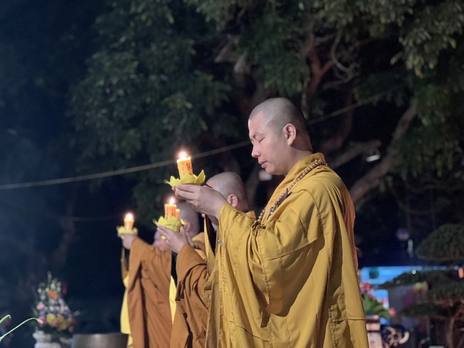 Chùa Đống Cao - Thanh Hoá: Đêm Hội Hoa Đăng Kỷ Niệm Đức Phật A Di Đà