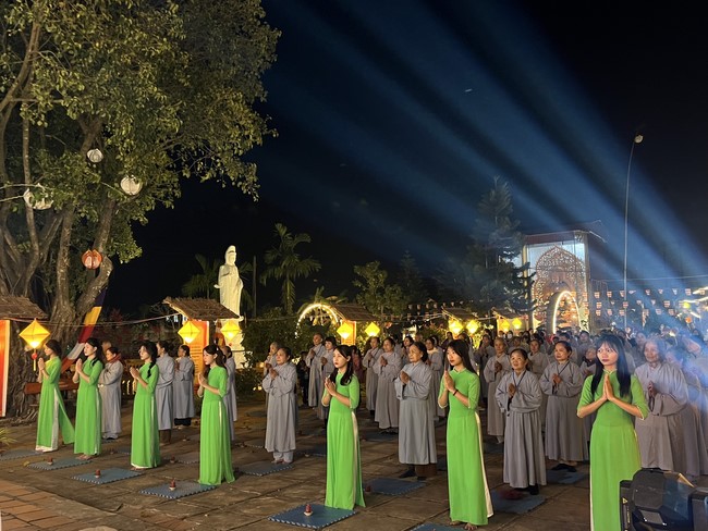 Chùa Đống Cao - Thanh Hoá: Đêm Hội Hoa Đăng Kỷ Niệm Đức Phật A Di Đà