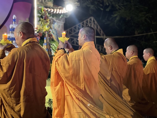 Chùa Đống Cao - Thanh Hoá: Đêm Hội Hoa Đăng Kỷ Niệm Đức Phật A Di Đà