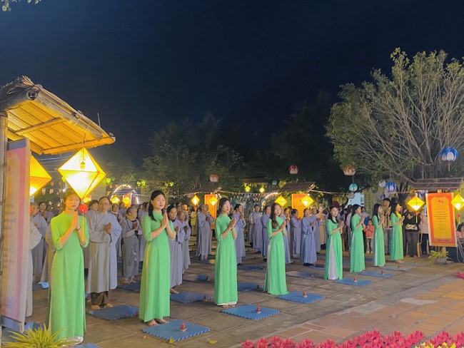 Chùa Đống Cao - Thanh Hoá: Đêm Hội Hoa Đăng Kỷ Niệm Đức Phật A Di Đà