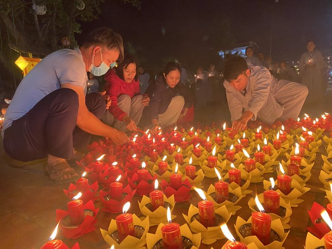 Chùa Đống Cao - Thanh Hoá: Đêm Hội Hoa Đăng Kỷ Niệm Đức Phật A Di Đà