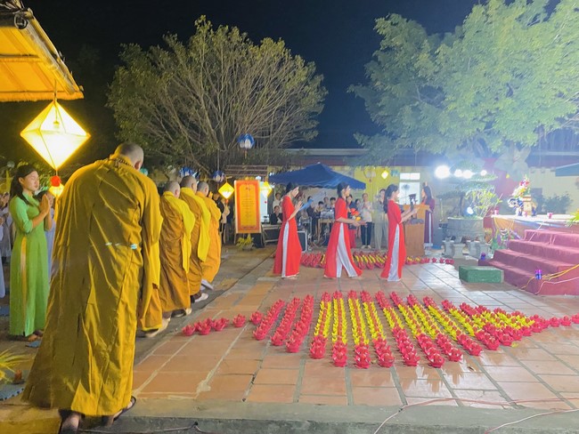 Chùa Đống Cao - Thanh Hoá: Đêm Hội Hoa Đăng Kỷ Niệm Đức Phật A Di Đà