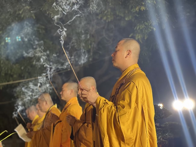 Chùa Đống Cao - Thanh Hoá: Đêm Hội Hoa Đăng Kỷ Niệm Đức Phật A Di Đà