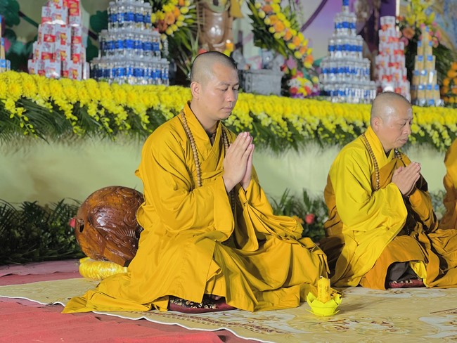 Chùa Đống Cao - Thanh Hoá: Đêm Hội Hoa Đăng Kỷ Niệm Đức Phật A Di Đà