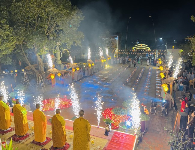 Chùa Đống Cao - Thanh Hoá: Đêm Hội Hoa Đăng Kỷ Niệm Đức Phật A Di Đà