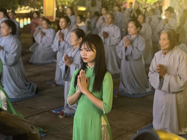 Chùa Đống Cao - Thanh Hoá: Đêm Hội Hoa Đăng Kỷ Niệm Đức Phật A Di Đà