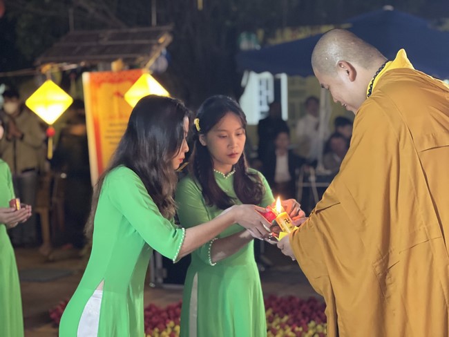 Chùa Đống Cao - Thanh Hoá: Đêm Hội Hoa Đăng Kỷ Niệm Đức Phật A Di Đà