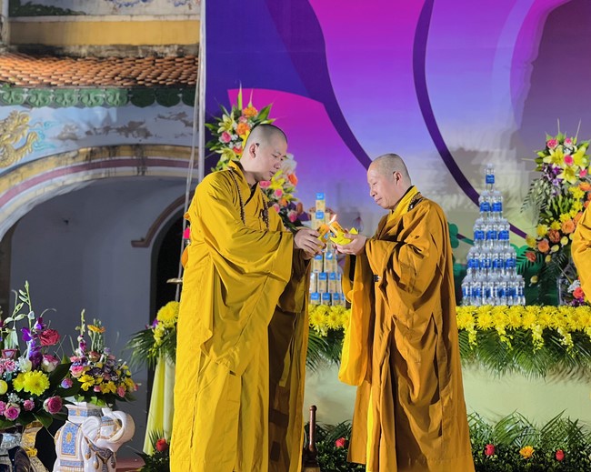 Chùa Đống Cao - Thanh Hoá: Đêm Hội Hoa Đăng Kỷ Niệm Đức Phật A Di Đà