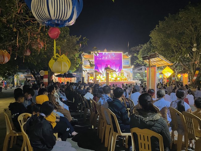 Chùa Đống Cao - Thanh Hoá: Đêm Hội Hoa Đăng Kỷ Niệm Đức Phật A Di Đà