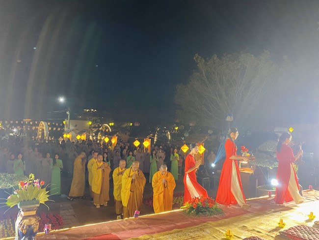 Chùa Đống Cao - Thanh Hoá: Đêm Hội Hoa Đăng Kỷ Niệm Đức Phật A Di Đà