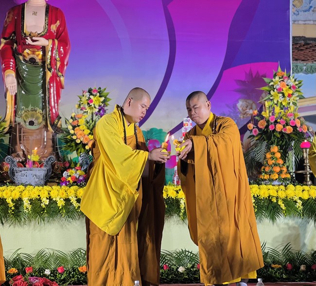 Chùa Đống Cao - Thanh Hoá: Đêm Hội Hoa Đăng Kỷ Niệm Đức Phật A Di Đà