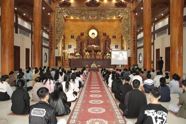Youth towards Buddhism Retreat and Tea Meditation at Giai Lam pagoda, Ha Tinh