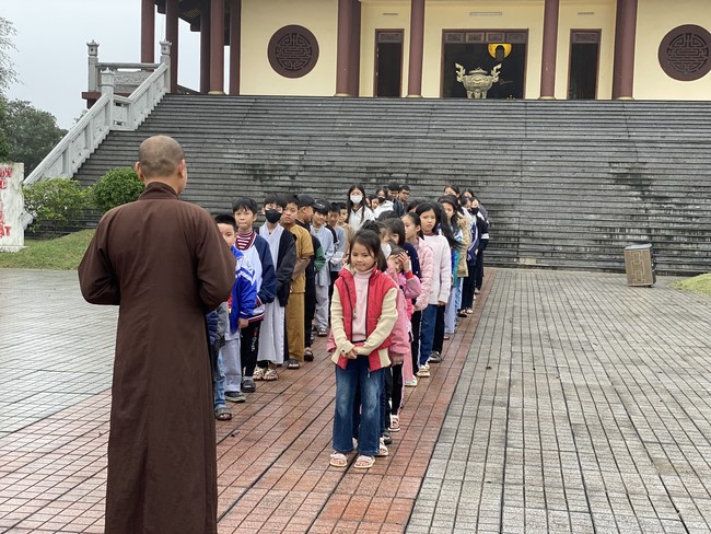 Youth towards Buddhism Retreat and Tea Meditation at Giai Lam pagoda, Ha Tinh