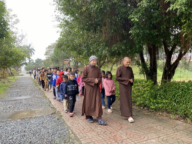 Youth towards Buddhism Retreat and Tea Meditation at Giai Lam pagoda, Ha Tinh