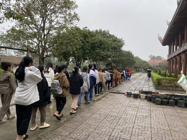 Youth towards Buddhism Retreat and Tea Meditation at Giai Lam pagoda, Ha Tinh