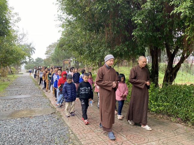 Youth towards Buddhism Retreat and Tea Meditation at Giai Lam pagoda, Ha Tinh