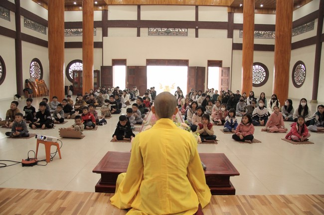 Youth towards Buddhism Retreat and Tea Meditation at Giai Lam pagoda, Ha Tinh