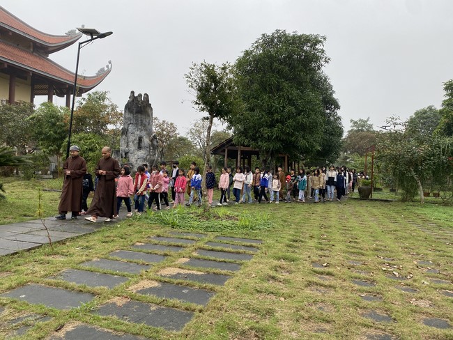 Youth towards Buddhism Retreat and Tea Meditation at Giai Lam pagoda, Ha Tinh