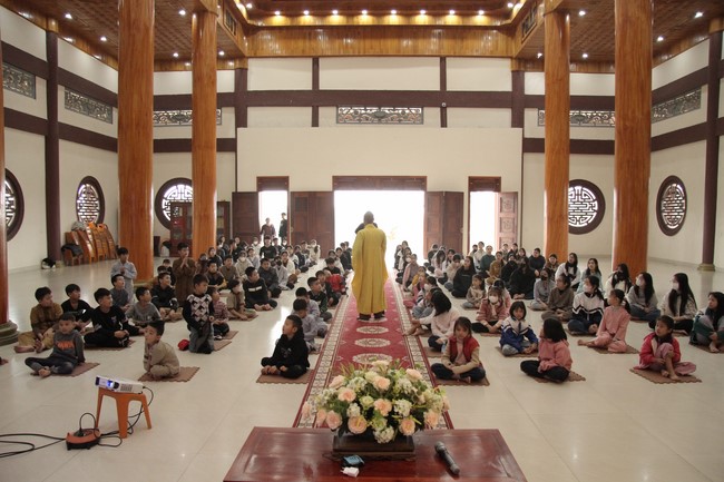 Youth towards Buddhism Retreat and Tea Meditation at Giai Lam pagoda, Ha Tinh