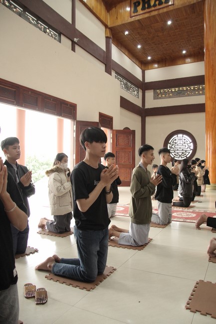 Youth towards Buddhism Retreat and Tea Meditation at Giai Lam pagoda, Ha Tinh