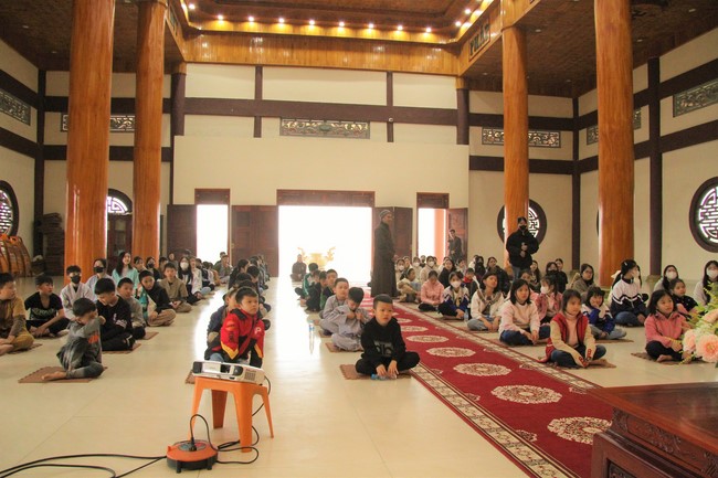 Youth towards Buddhism Retreat and Tea Meditation at Giai Lam pagoda, Ha Tinh