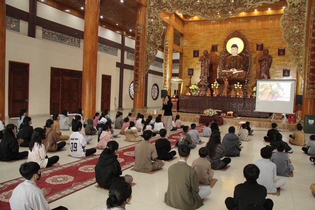 Youth towards Buddhism Retreat and Tea Meditation at Giai Lam pagoda, Ha Tinh
