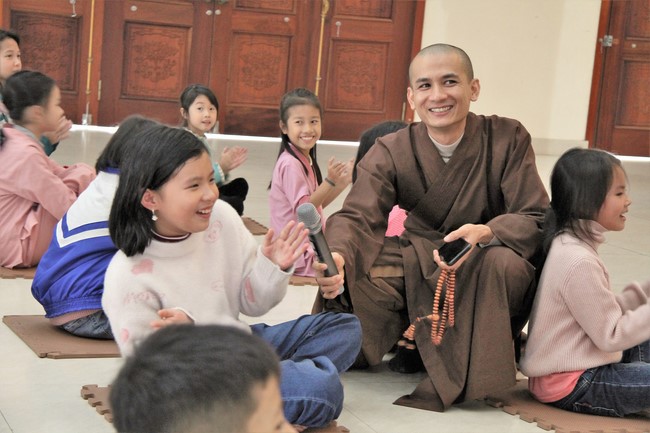 Youth towards Buddhism Retreat and Tea Meditation at Giai Lam pagoda, Ha Tinh