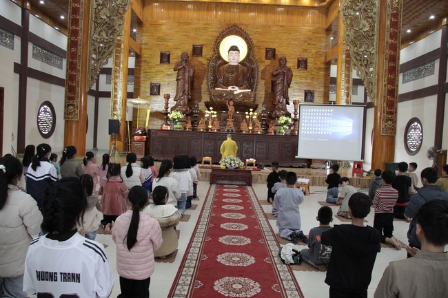 Youth towards Buddhism Retreat and Tea Meditation at Giai Lam pagoda, Ha Tinh