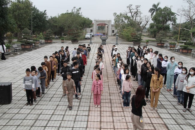 Youth towards Buddhism Retreat and Tea Meditation at Giai Lam pagoda, Ha Tinh